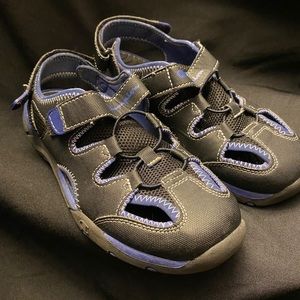 Champion-Black/Blue,‎ Youth: 4-1/2, Velcro closure